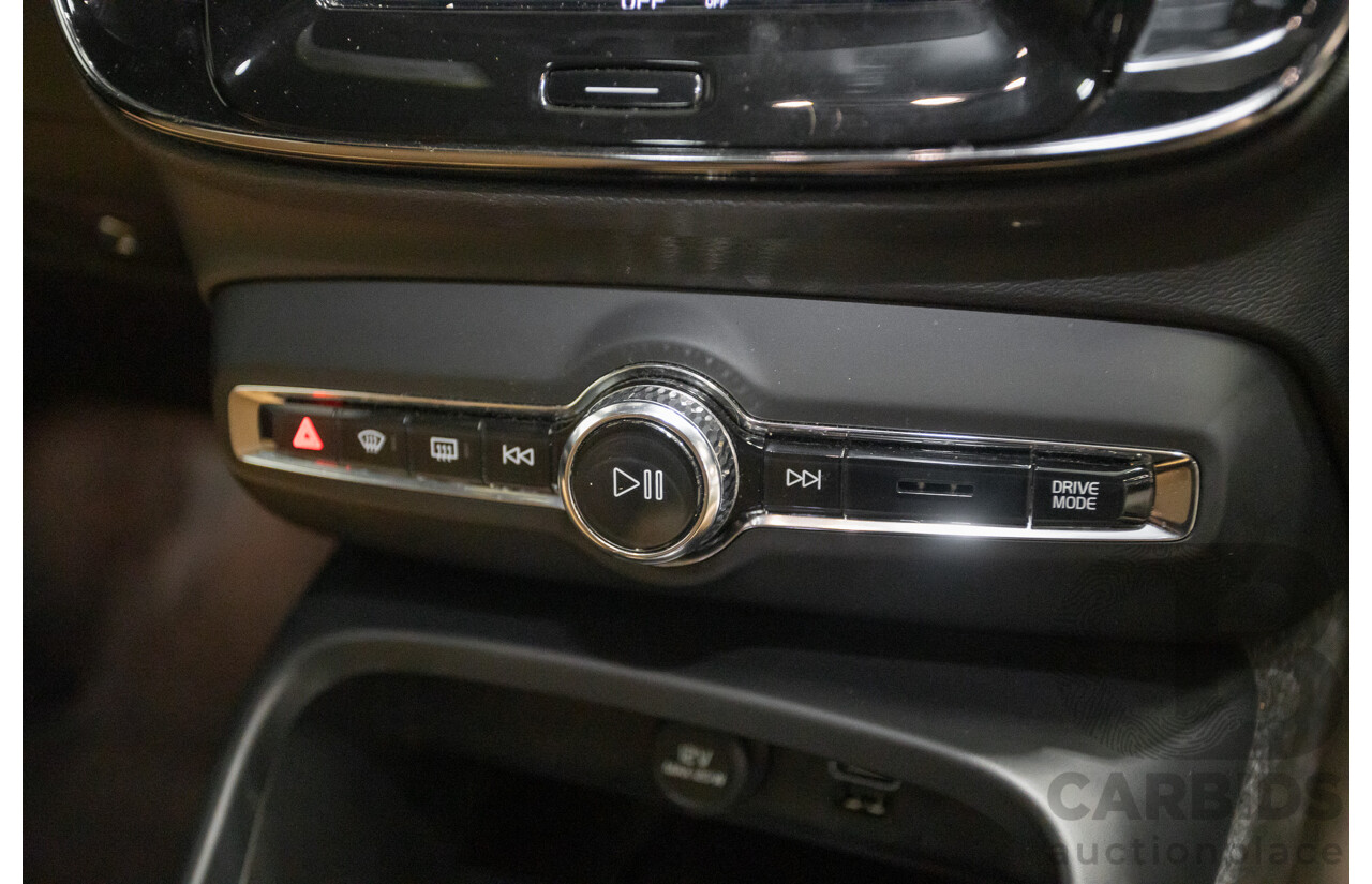 10/2019 Volvo XC40 T4 Inscription (AWD) 536 MY20 4D Wagon Pebble Grey Metallic Turbo 2.0L