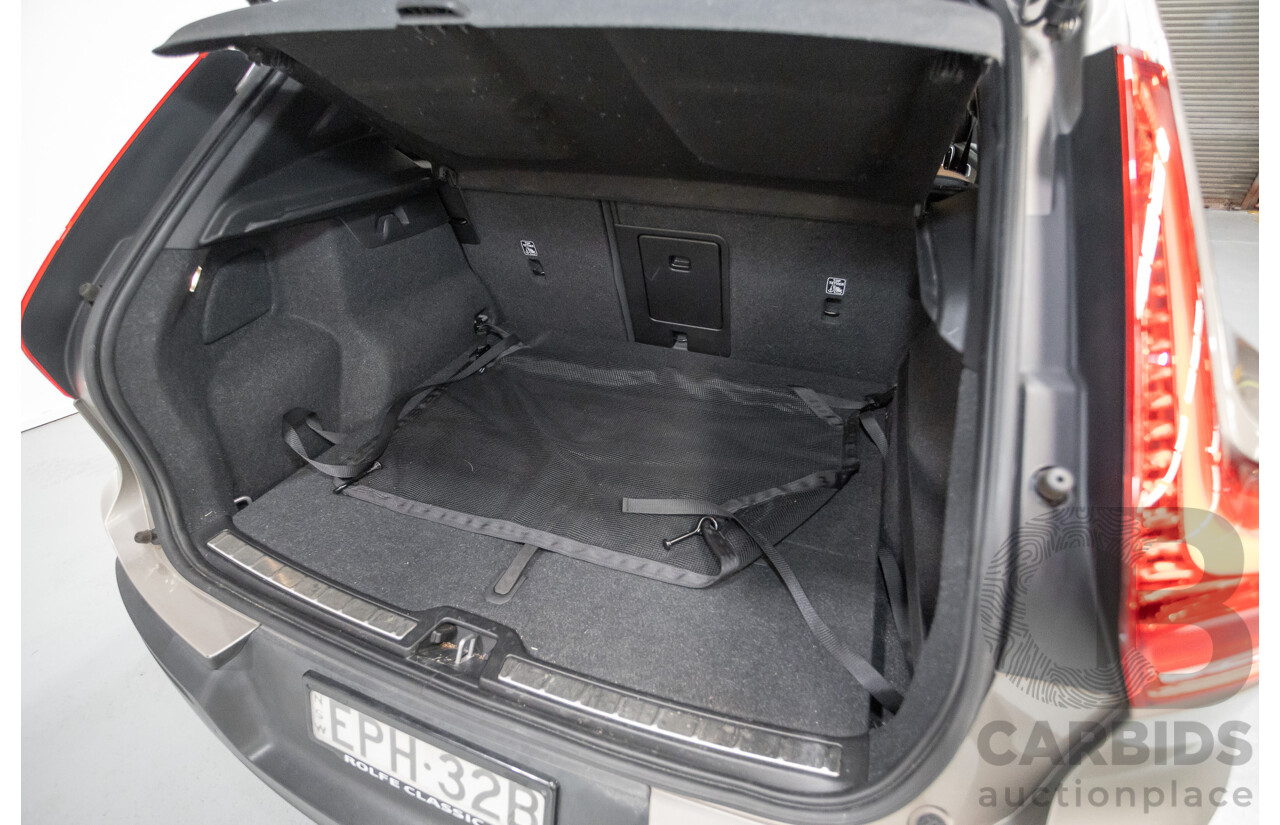 10/2019 Volvo XC40 T4 Inscription (AWD) 536 MY20 4D Wagon Pebble Grey Metallic Turbo 2.0L