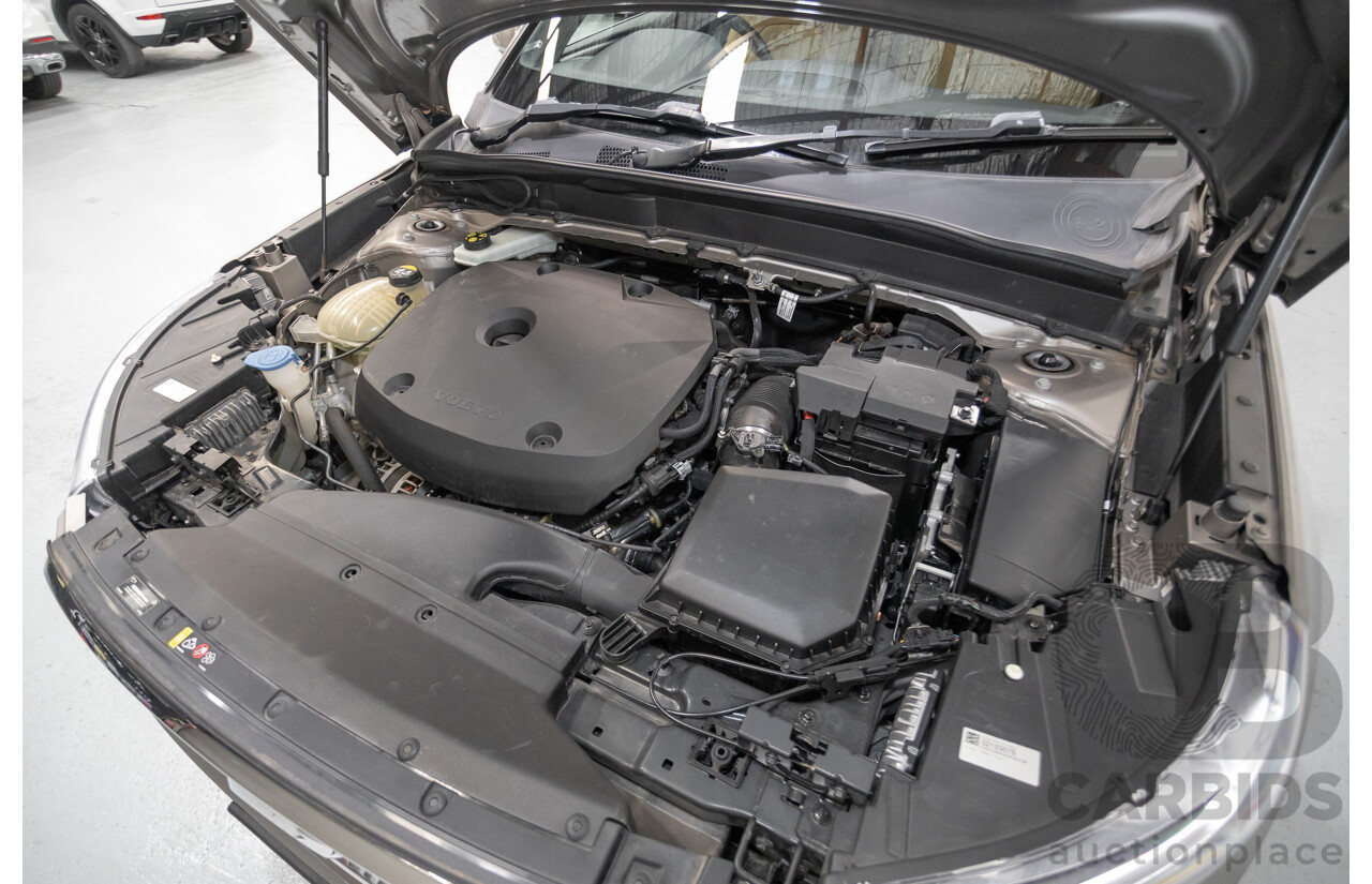 10/2019 Volvo XC40 T4 Inscription (AWD) 536 MY20 4D Wagon Pebble Grey Metallic Turbo 2.0L