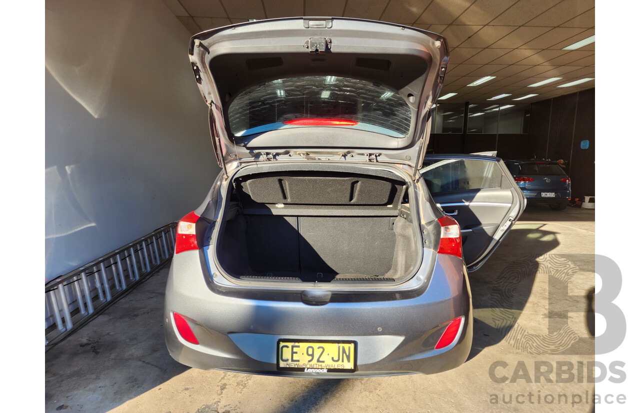 8/2015 Hyundai i30 Active X GD3 SERIES 2 5d Hatchback Grey 1.8L