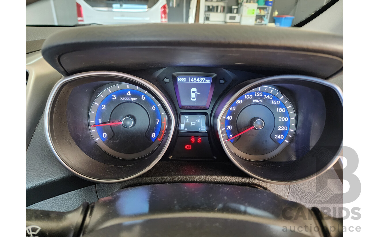 8/2015 Hyundai i30 Active X GD3 SERIES 2 5d Hatchback Grey 1.8L