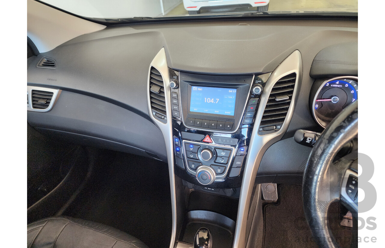 8/2015 Hyundai i30 Active X GD3 SERIES 2 5d Hatchback Grey 1.8L