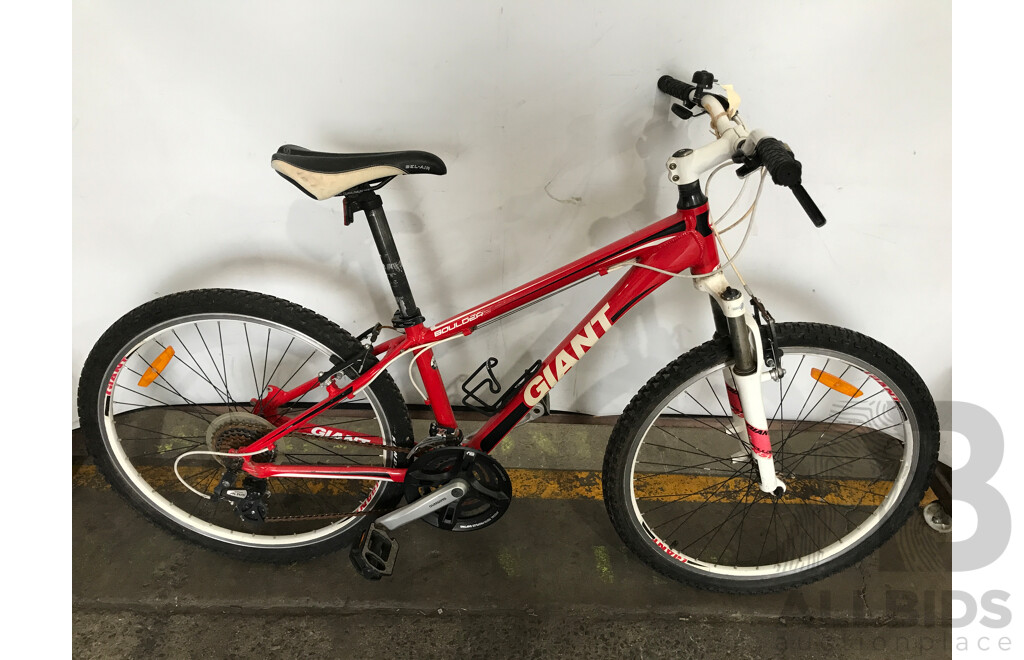 Giant Boulder2 24 Speed Mountain Bike