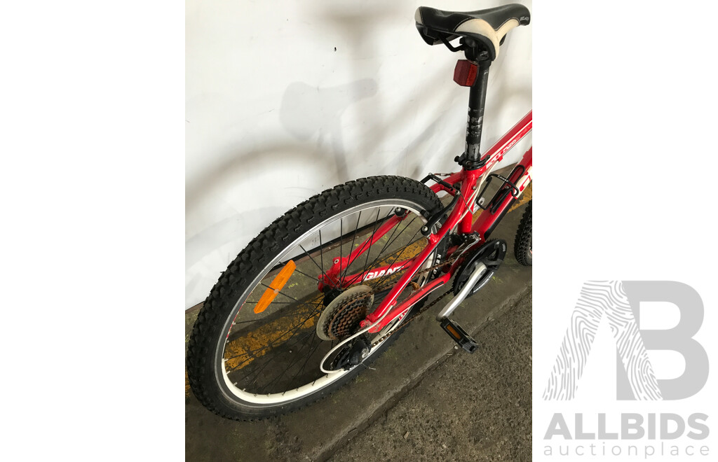 Giant Boulder2 24 Speed Mountain Bike