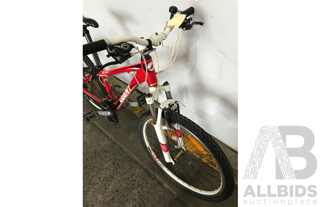 Giant Boulder2 24 Speed Mountain Bike