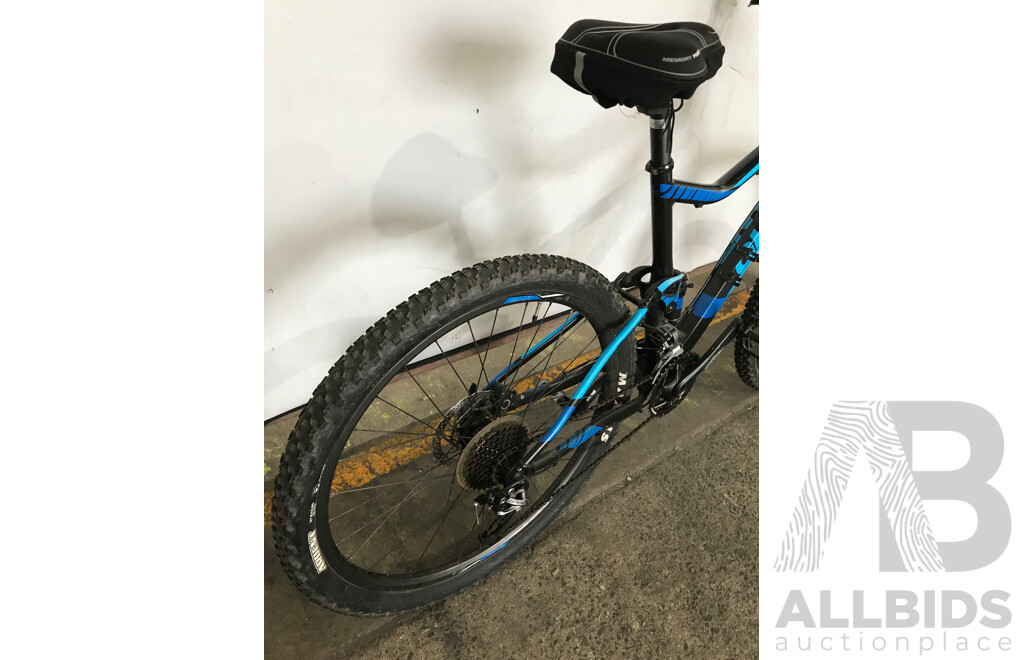 Giant Stance 27 Speed Mountain Bike