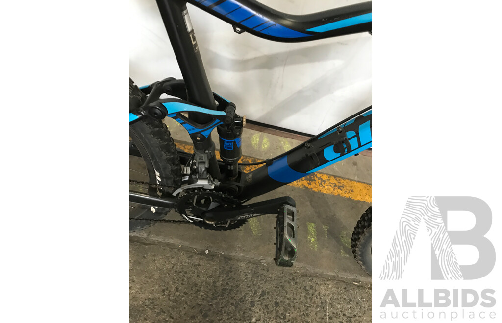 Giant Stance 27 Speed Mountain Bike