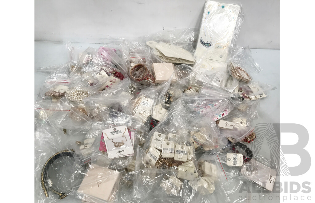 Bulk Lot of Assorted Costume Jewellery and Watches