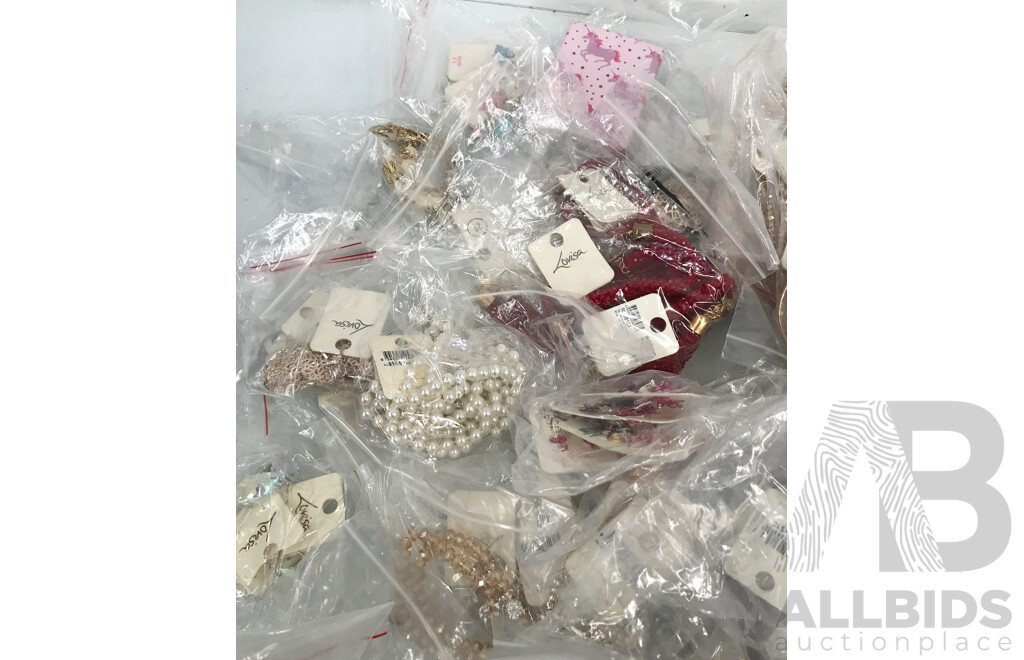 Bulk Lot of Assorted Costume Jewellery and Watches