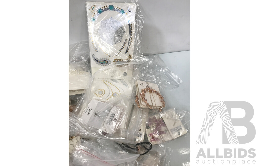 Bulk Lot of Assorted Costume Jewellery and Watches