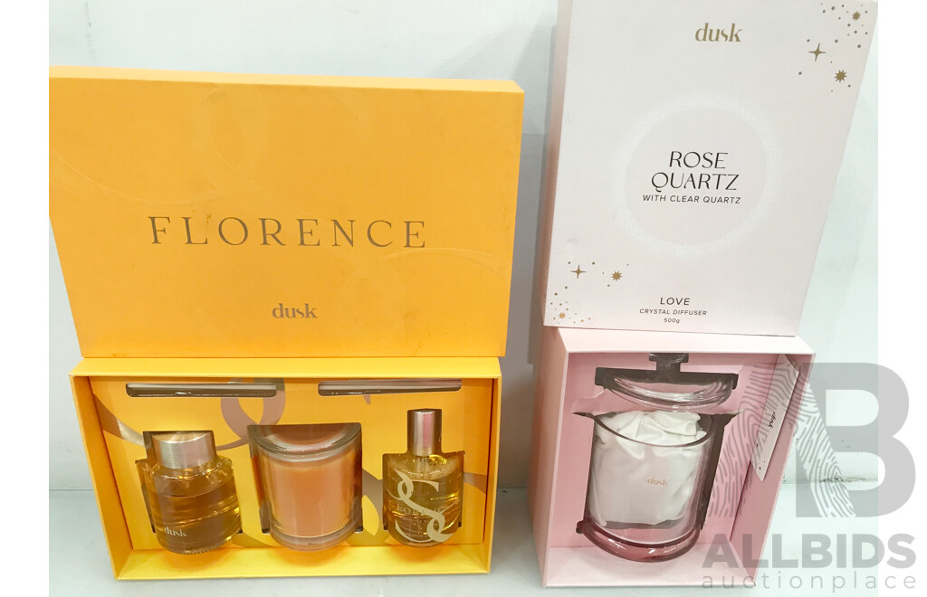 Assorted Dusk Home Fragrance Sets and Other Decorations - Lot of 4