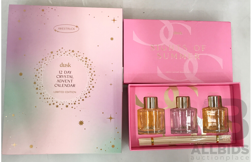 Assorted Dusk Home Fragrance Sets and Other Decorations - Lot of 4