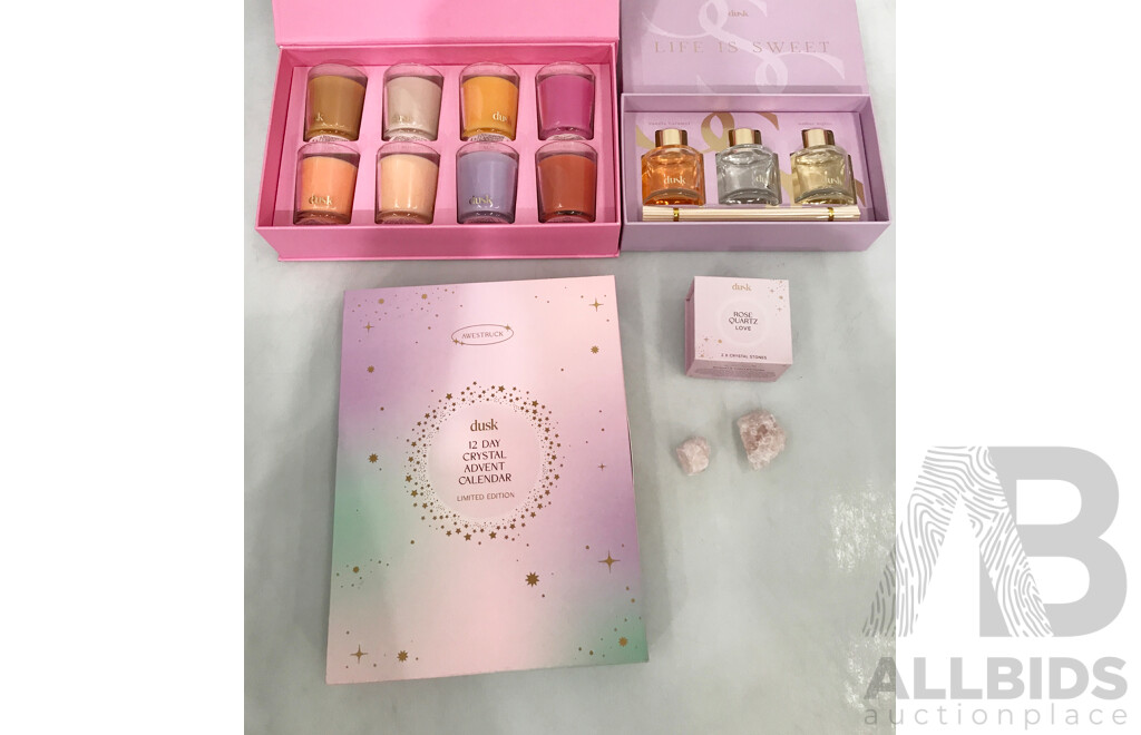 Assorted Dusk Home Fragrance Sets and Other Decorations 