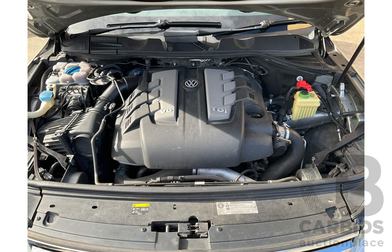 10/2015 Volkswagen Touareg 150 TDI AWD 7P MY16 4D Wagon Silver Turbo Diesel 3.0L