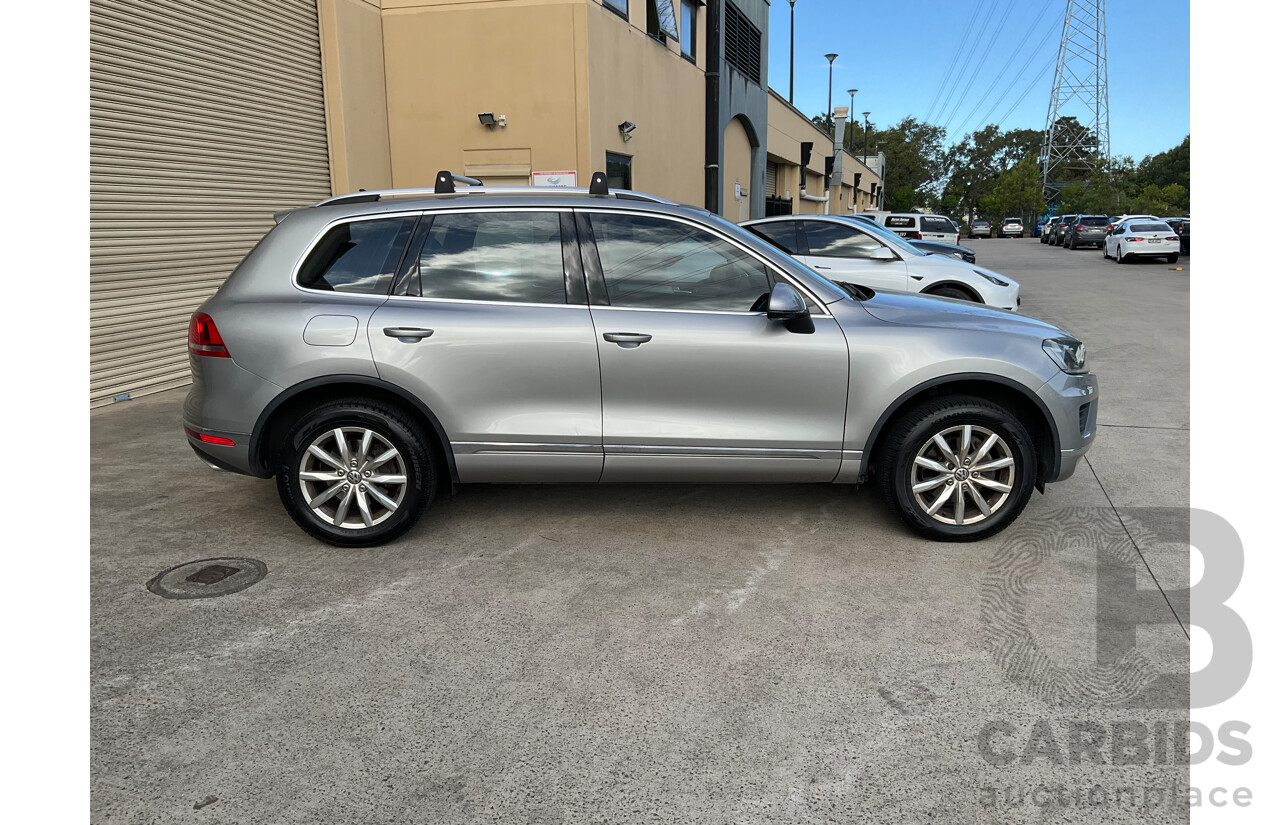 10/2015 Volkswagen Touareg 150 TDI AWD 7P MY16 4D Wagon Silver Turbo Diesel 3.0L