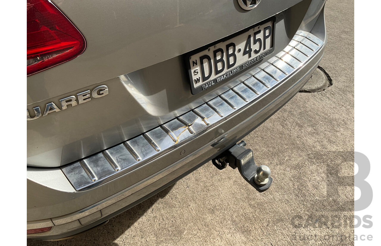 10/2015 Volkswagen Touareg 150 TDI AWD 7P MY16 4D Wagon Silver Turbo Diesel 3.0L