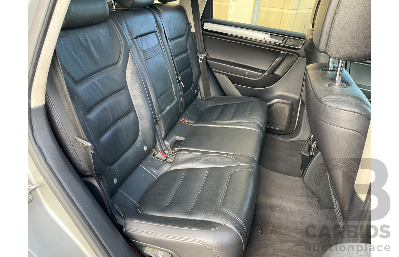 10/2015 Volkswagen Touareg 150 TDI AWD 7P MY16 4D Wagon Silver Turbo Diesel 3.0L