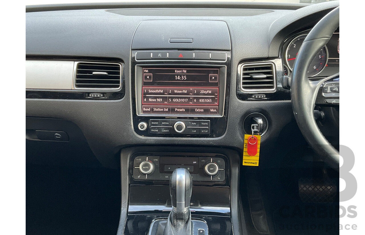 10/2015 Volkswagen Touareg 150 TDI AWD 7P MY16 4D Wagon Silver Turbo Diesel 3.0L