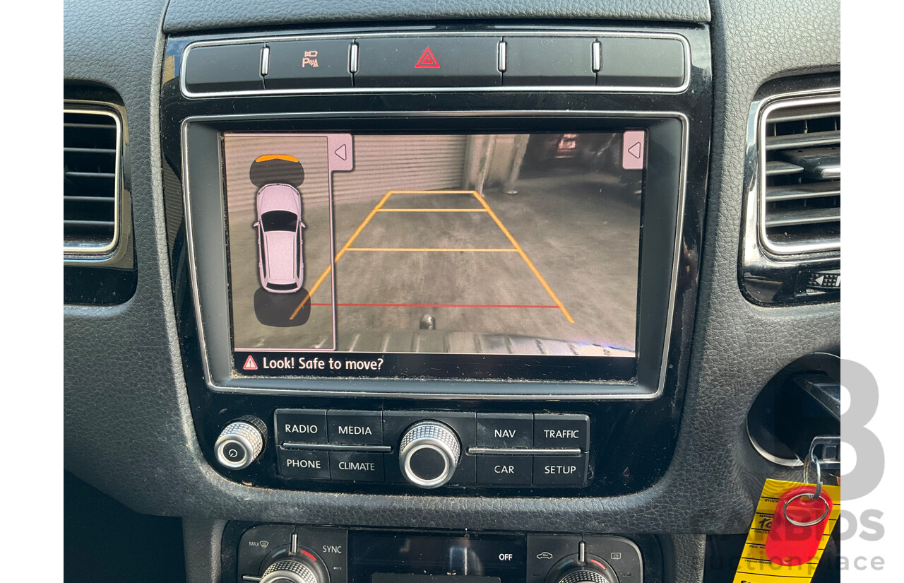 10/2015 Volkswagen Touareg 150 TDI AWD 7P MY16 4D Wagon Silver Turbo Diesel 3.0L