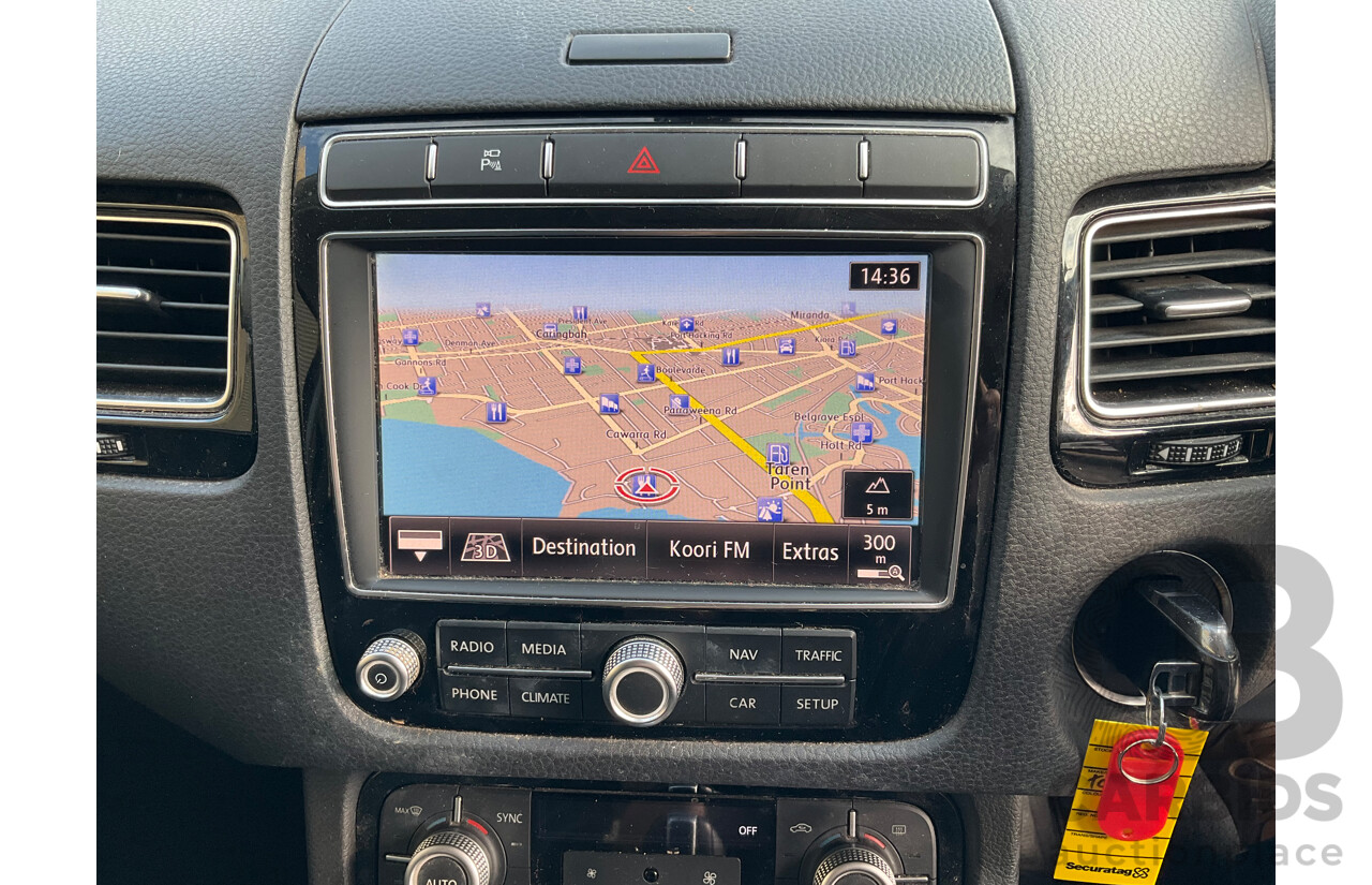 10/2015 Volkswagen Touareg 150 TDI AWD 7P MY16 4D Wagon Silver Turbo Diesel 3.0L