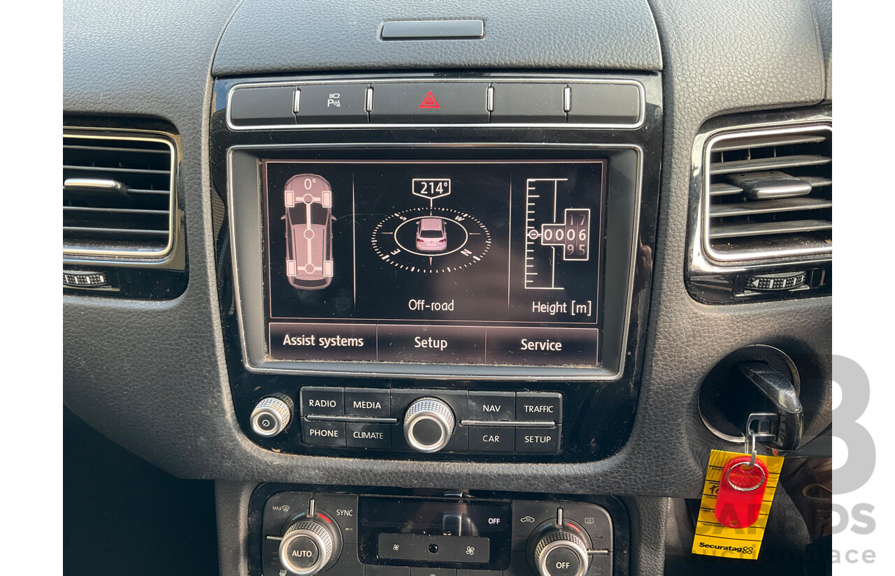 10/2015 Volkswagen Touareg 150 TDI AWD 7P MY16 4D Wagon Silver Turbo Diesel 3.0L