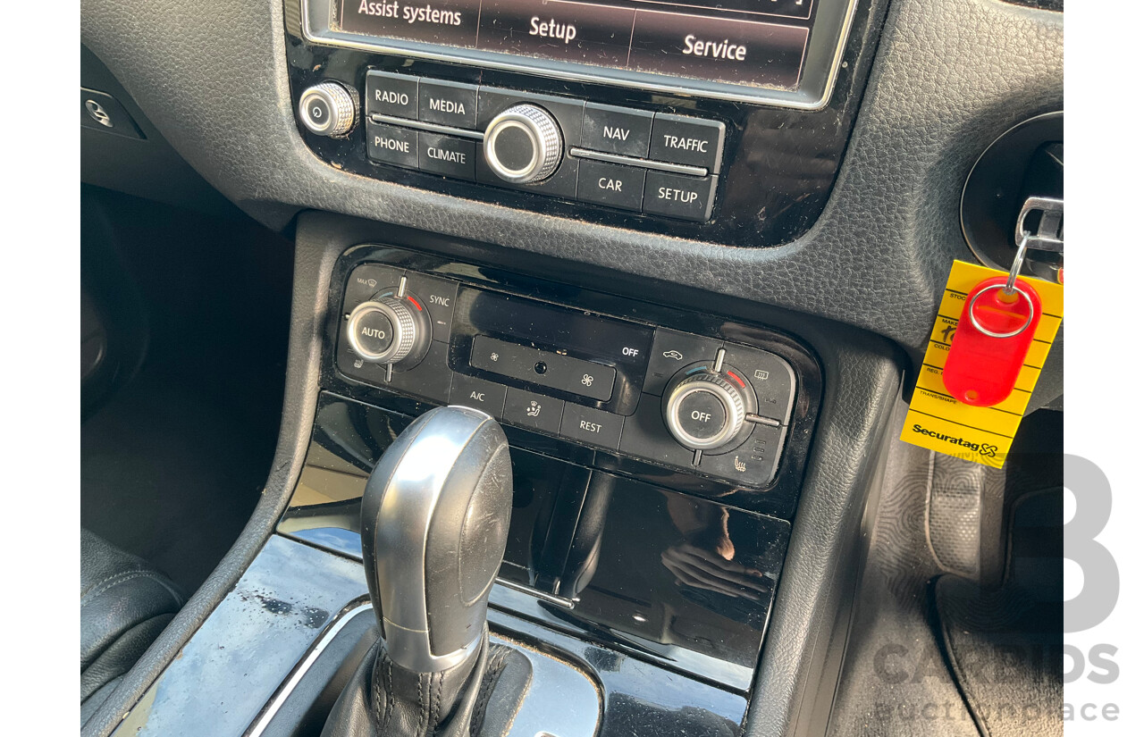 10/2015 Volkswagen Touareg 150 TDI AWD 7P MY16 4D Wagon Silver Turbo Diesel 3.0L