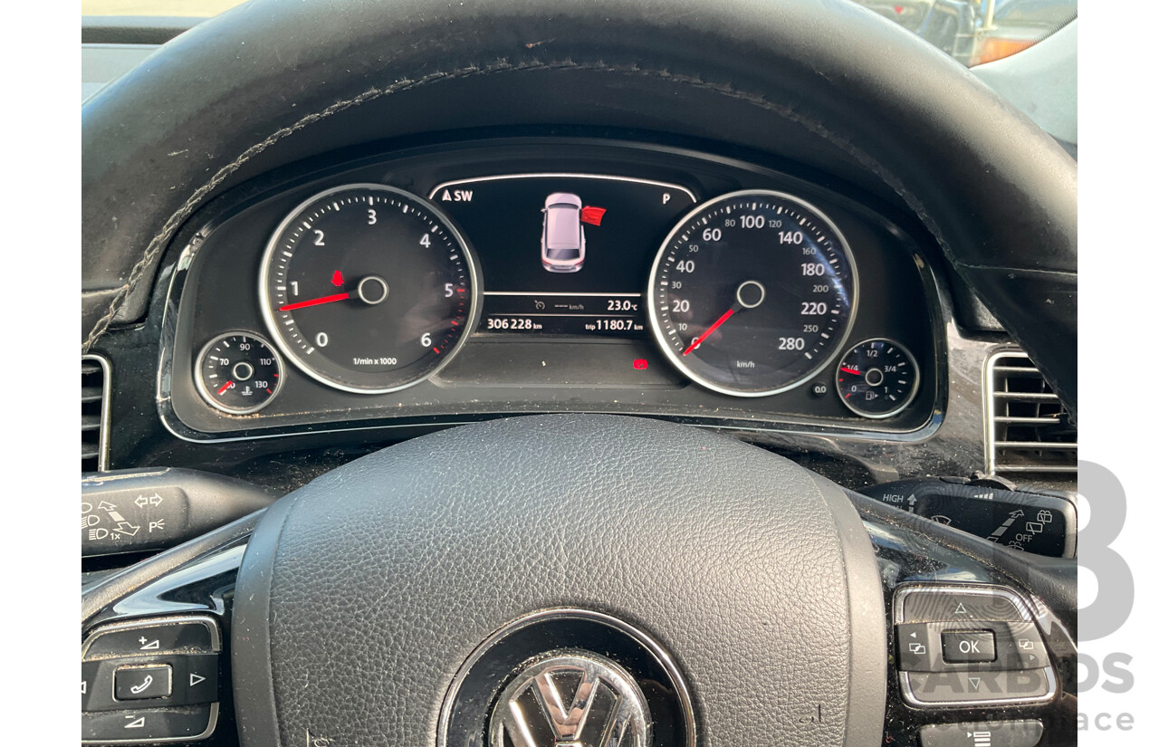 10/2015 Volkswagen Touareg 150 TDI AWD 7P MY16 4D Wagon Silver Turbo Diesel 3.0L