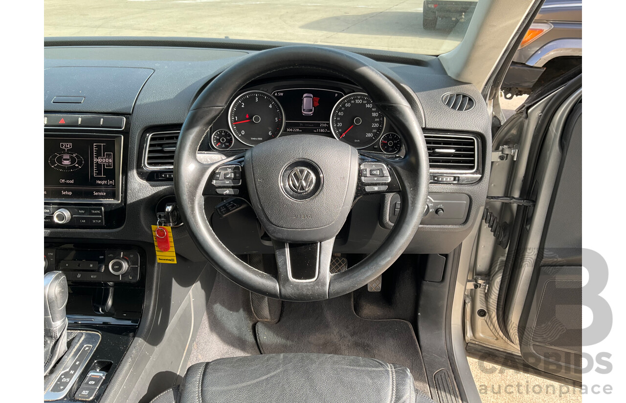 10/2015 Volkswagen Touareg 150 TDI AWD 7P MY16 4D Wagon Silver Turbo Diesel 3.0L