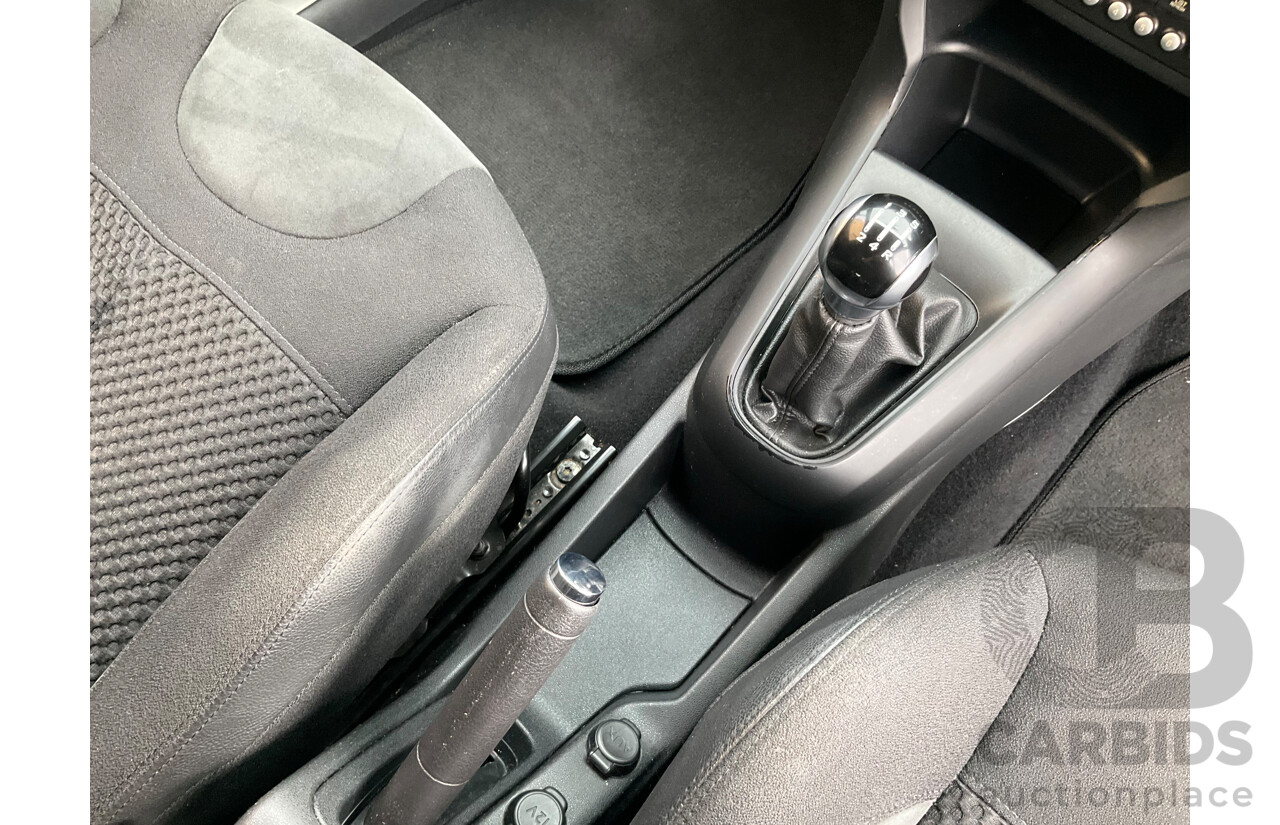9/2014 Citroen DS3 Dstyle MY13 3d Hatchback Silver 1.6L