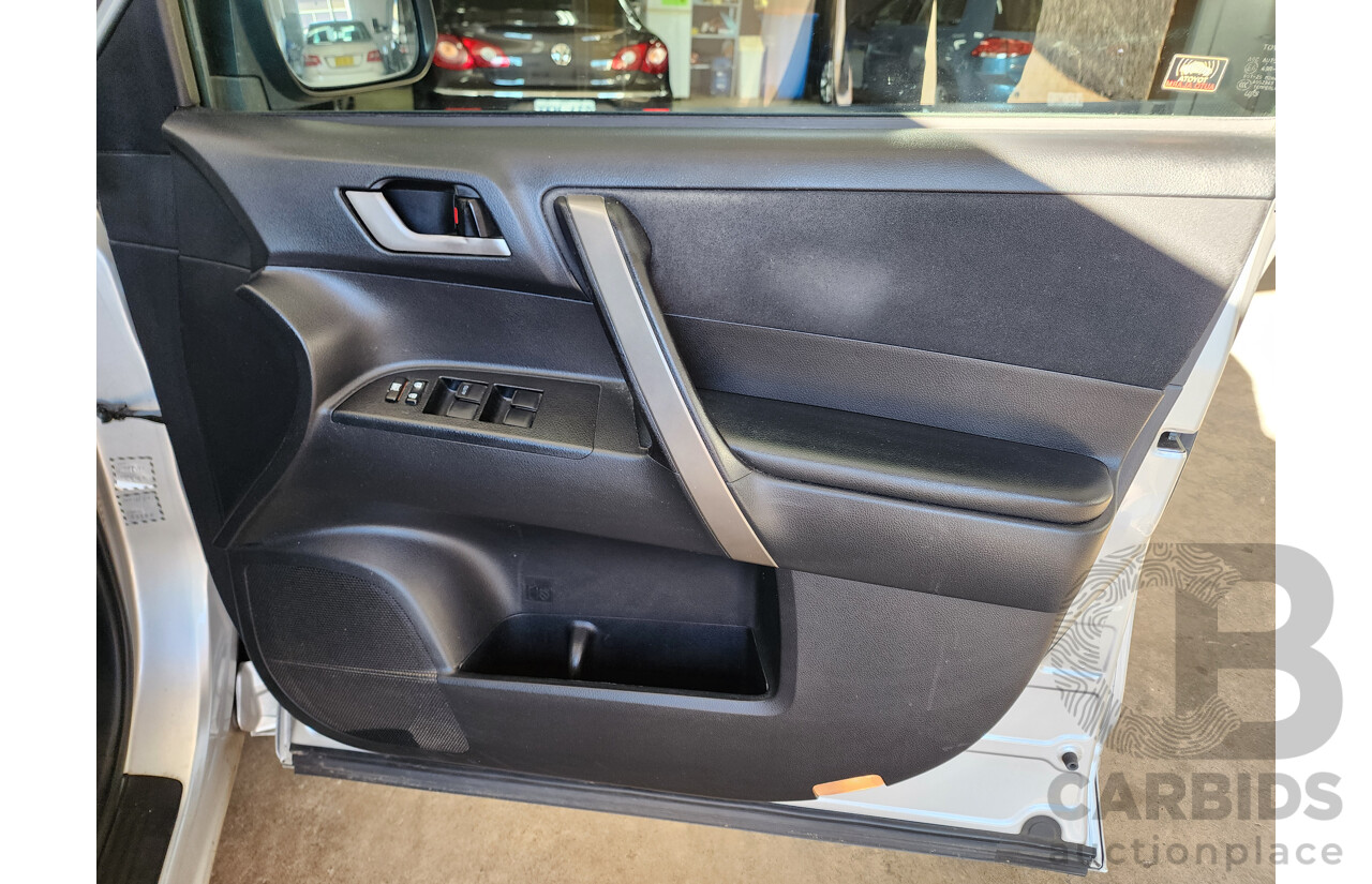 4/2009 Toyota Kluger KX-R (4x4) 7 SEAT GSU45R 4d Wagon Silver 3.5L