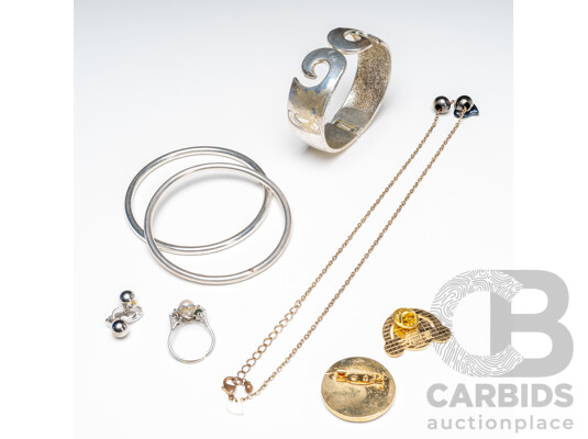 1660567 · Collection of Gold & Silver Tone Jewellery & Brooches - Lot of 8