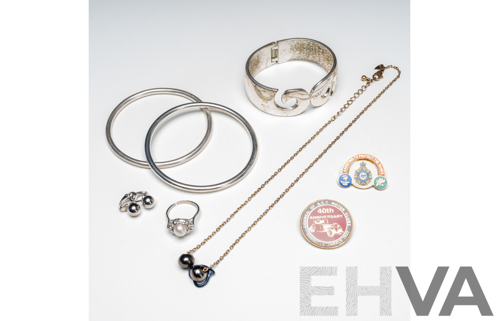 Collection of Gold & Silver Tone Jewellery & Brooches - Lot of 8