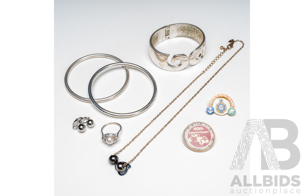 Collection of Gold & Silver Tone Jewellery & Brooches - Lot of 8