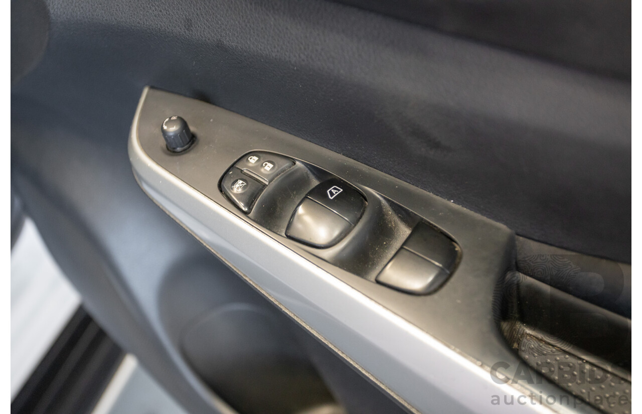 03/2017 Nissan Navara SL (4x4) D23 SERIES II Dual Cab Utility White Turbo Diesel 2.3L