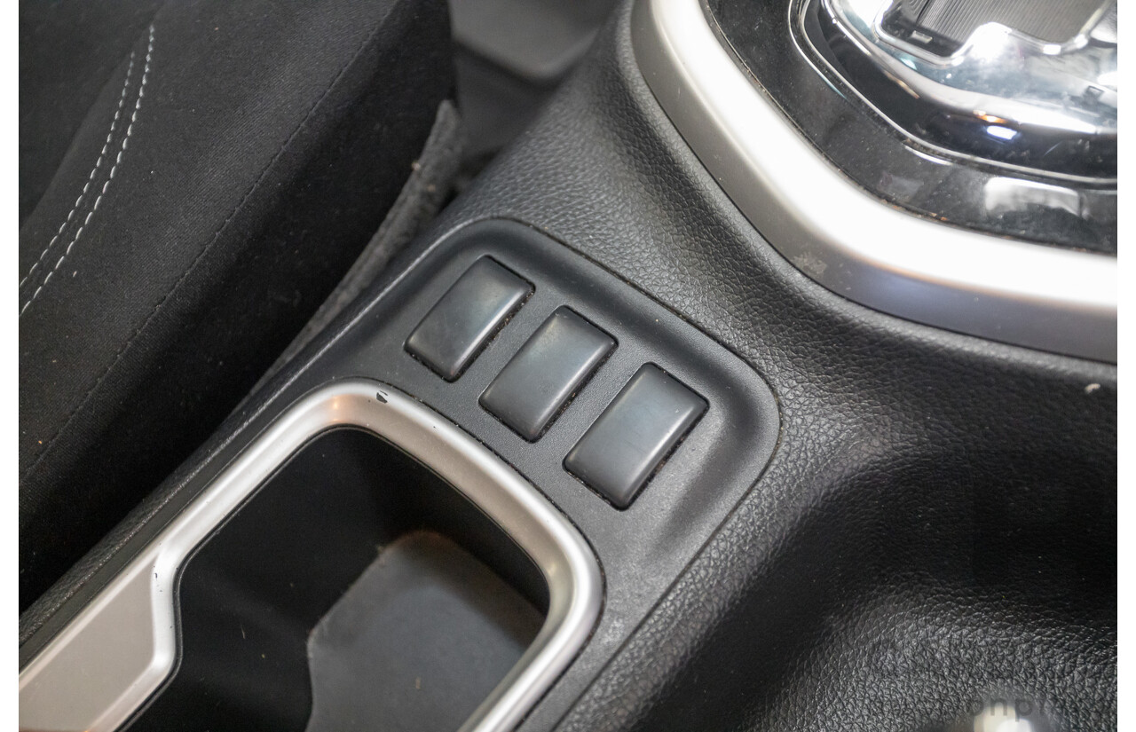 03/2017 Nissan Navara SL (4x4) D23 SERIES II Dual Cab Utility White Turbo Diesel 2.3L