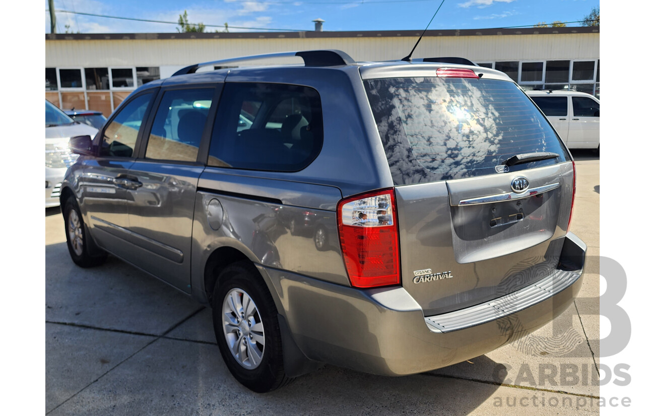 8/2011 Kia Grand Carnival Si VQ MY11 4d Wagon Silver 3.5L