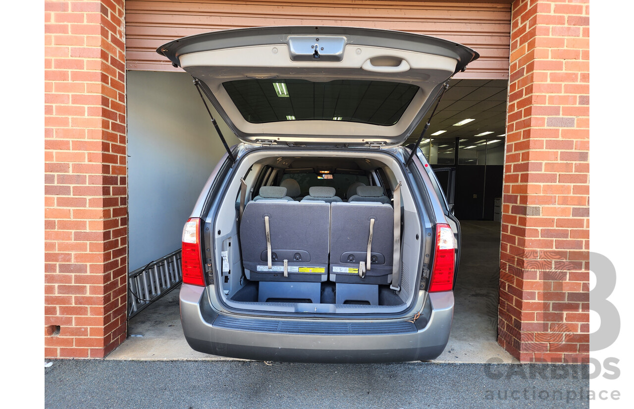 8/2011 Kia Grand Carnival Si VQ MY11 4d Wagon Silver 3.5L