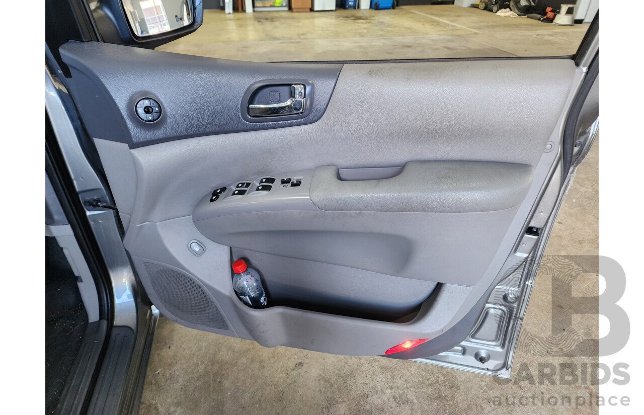 8/2011 Kia Grand Carnival Si VQ MY11 4d Wagon Silver 3.5L