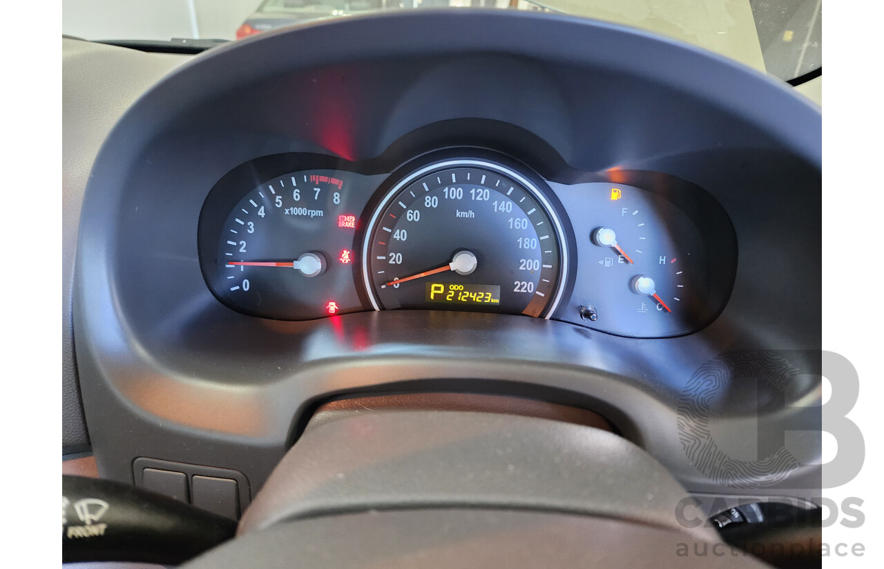 8/2011 Kia Grand Carnival Si VQ MY11 4d Wagon Silver 3.5L