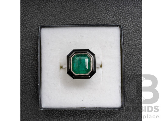 1660696 · 18ct White Gold Emerald & Onyx Dress Ring with Valuation - Size O
