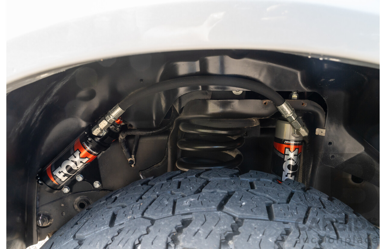 10/2017 (ASV) Dodge Ram 2500 HD Laramie RamBox (4x4) 4d Crew Cab Utility Bright Silver Metallic Turbo Diesel Cummins 6.7L