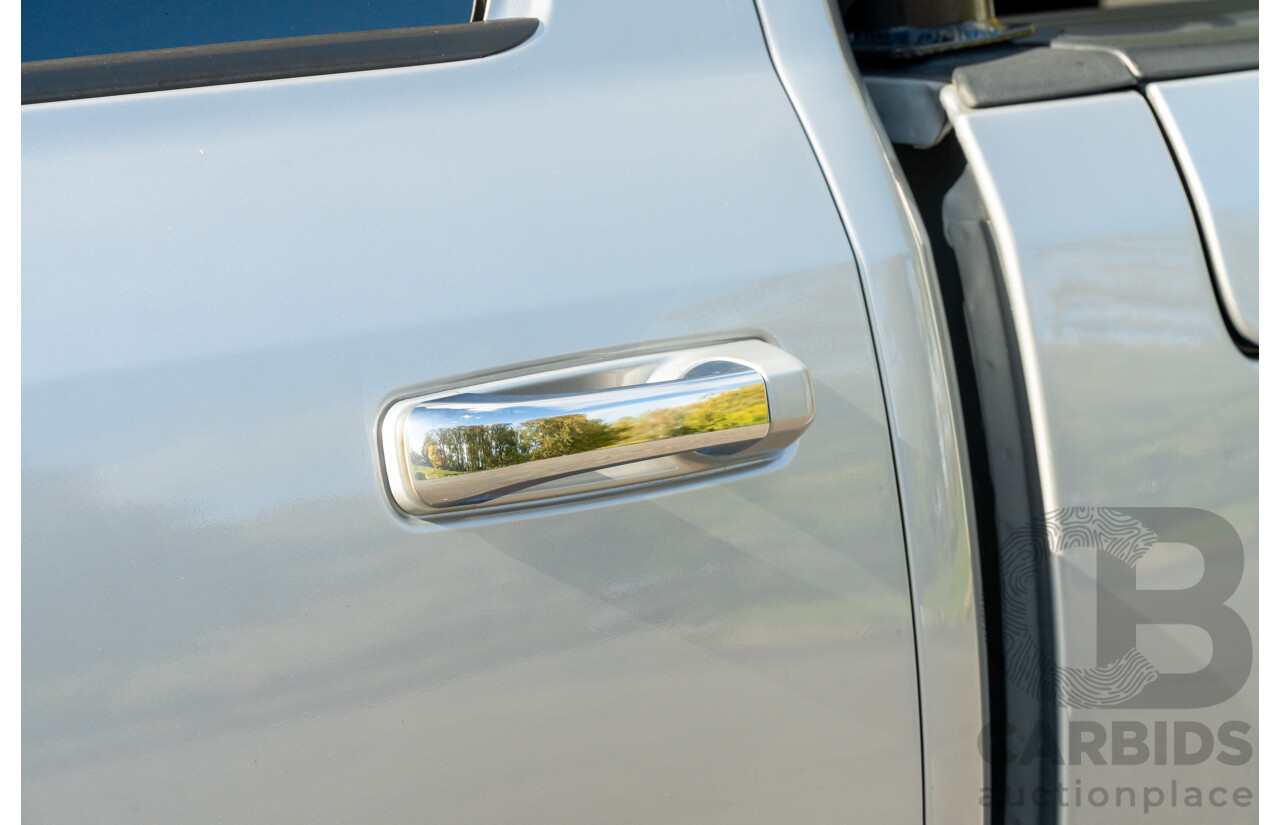 10/2017 (ASV) Dodge Ram 2500 HD Laramie RamBox (4x4) 4d Crew Cab Utility Bright Silver Metallic Turbo Diesel Cummins 6.7L