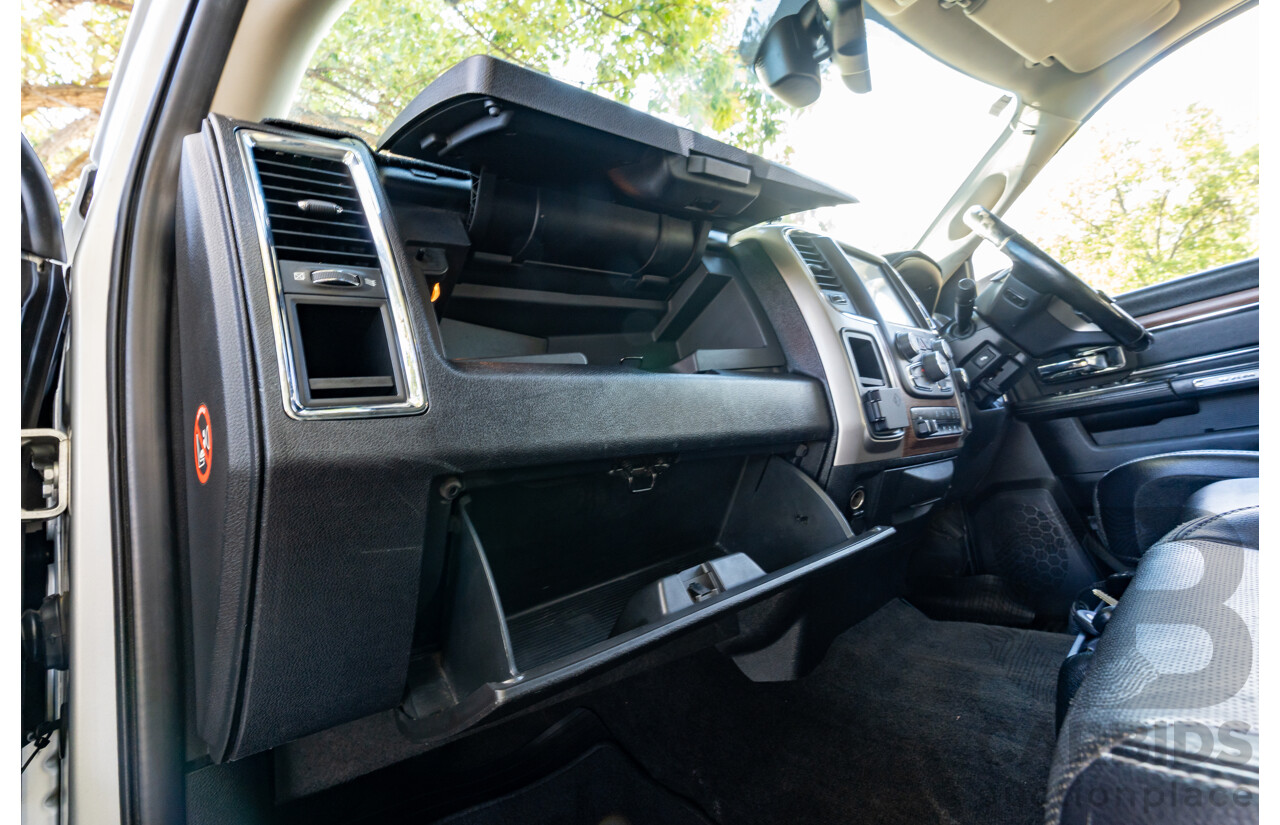 10/2017 (ASV) Dodge Ram 2500 HD Laramie RamBox (4x4) 4d Crew Cab Utility Bright Silver Metallic Turbo Diesel Cummins 6.7L