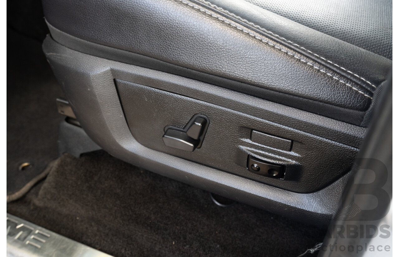 10/2017 (ASV) Dodge Ram 2500 HD Laramie RamBox (4x4) 4d Crew Cab Utility Bright Silver Metallic Turbo Diesel Cummins 6.7L