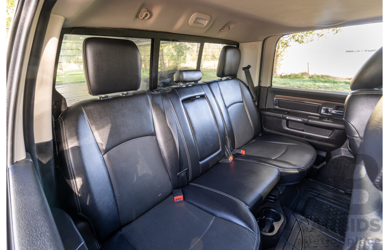 10/2017 (ASV) Dodge Ram 2500 HD Laramie RamBox (4x4) 4d Crew Cab Utility Bright Silver Metallic Turbo Diesel Cummins 6.7L