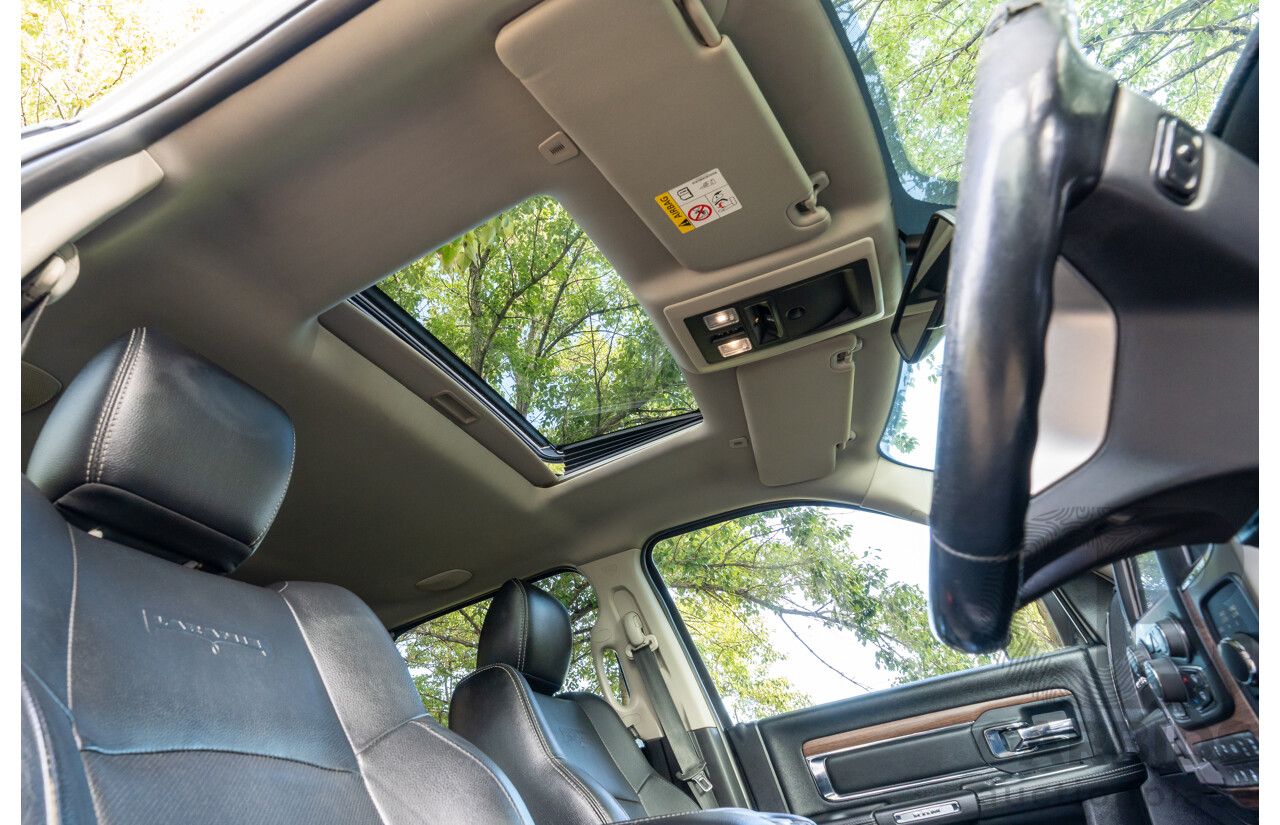 10/2017 (ASV) Dodge Ram 2500 HD Laramie RamBox (4x4) 4d Crew Cab Utility Bright Silver Metallic Turbo Diesel Cummins 6.7L