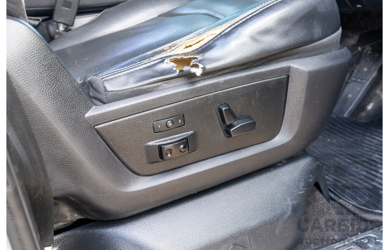 10/2017 (ASV) Dodge Ram 2500 HD Laramie RamBox (4x4) 4d Crew Cab Utility Bright Silver Metallic Turbo Diesel Cummins 6.7L