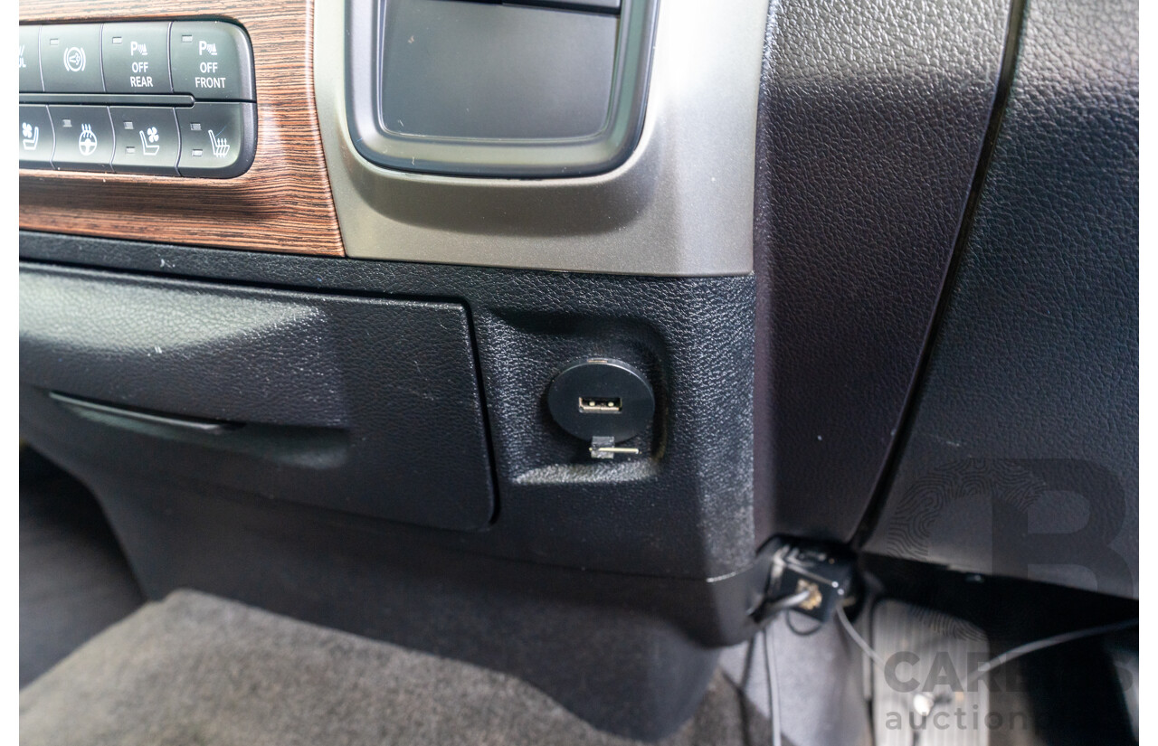 10/2017 (ASV) Dodge Ram 2500 HD Laramie RamBox (4x4) 4d Crew Cab Utility Bright Silver Metallic Turbo Diesel Cummins 6.7L