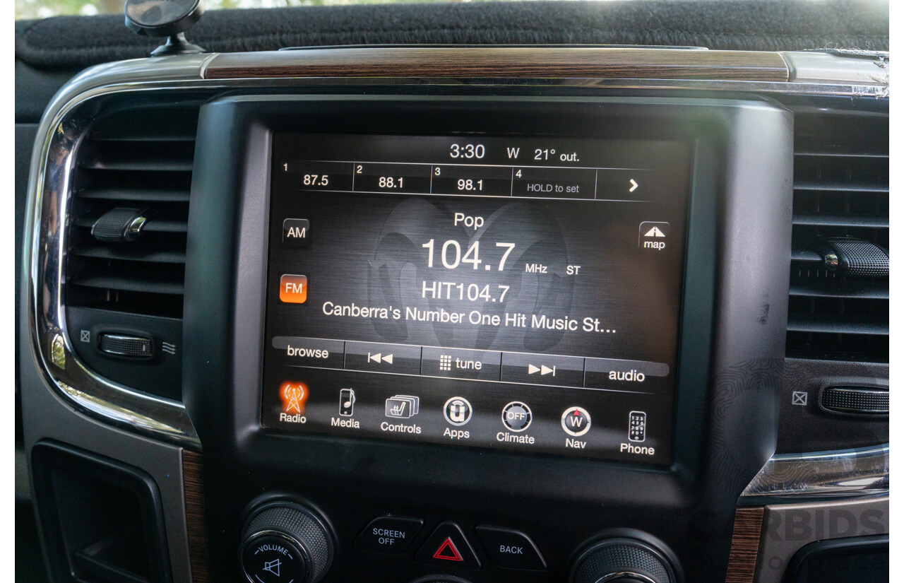 10/2017 (ASV) Dodge Ram 2500 HD Laramie RamBox (4x4) 4d Crew Cab Utility Bright Silver Metallic Turbo Diesel Cummins 6.7L