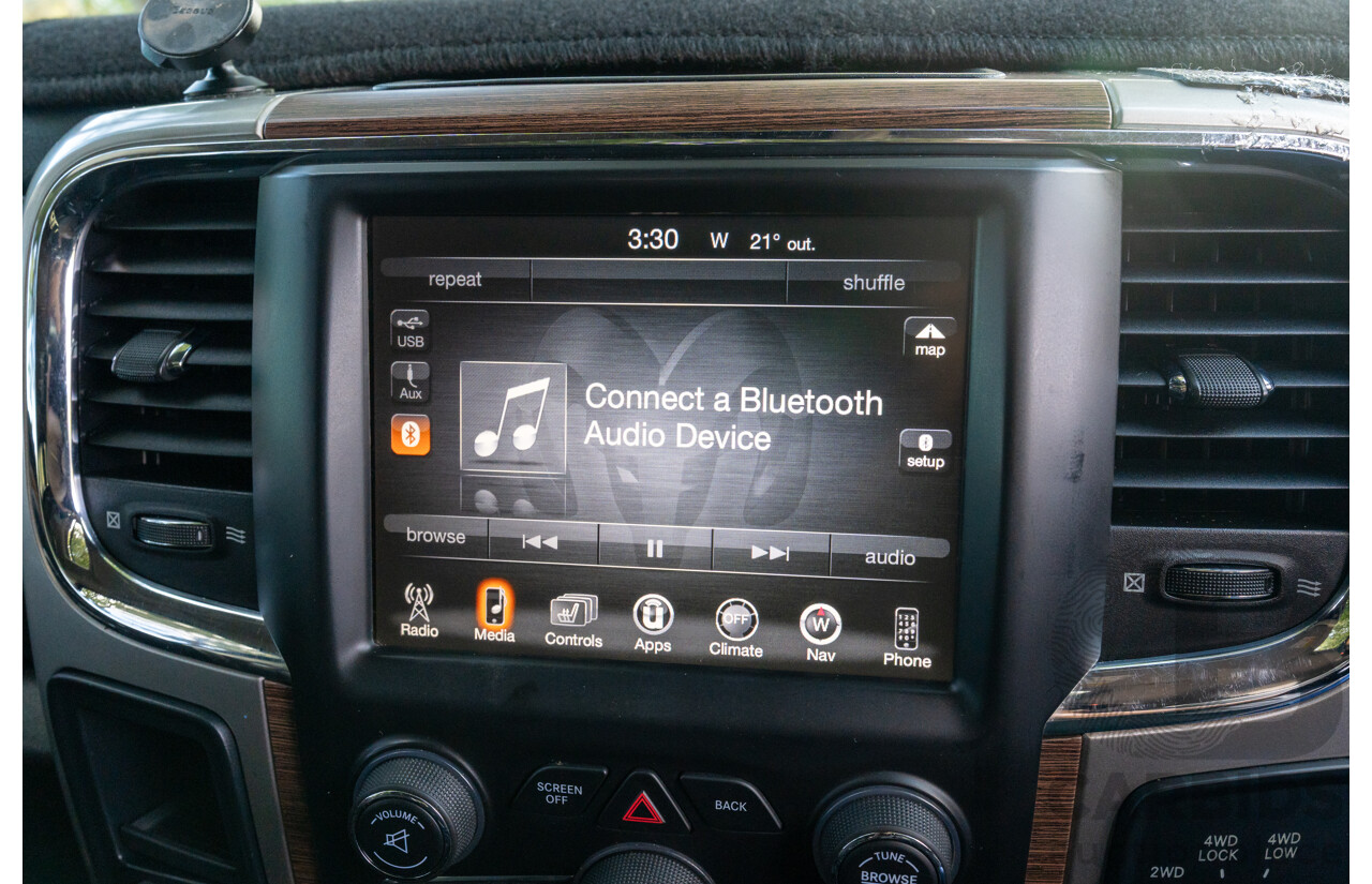 10/2017 (ASV) Dodge Ram 2500 HD Laramie RamBox (4x4) 4d Crew Cab Utility Bright Silver Metallic Turbo Diesel Cummins 6.7L